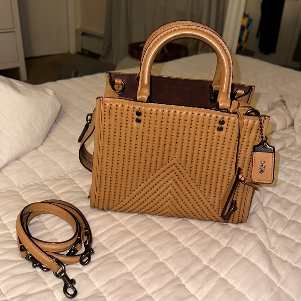 ✨ Coach 1941 Rivets Rogue tote 25 in caramel